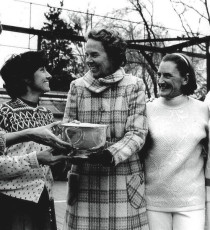 Ethel Kennedy (center) presents the trophy at the 1971 Women's Nationals in Chevy Chase, Maryland, to (from left) B. J. Debree, Gloria Dillenbeck, Peggy Stanton, and Charlotte Lee.